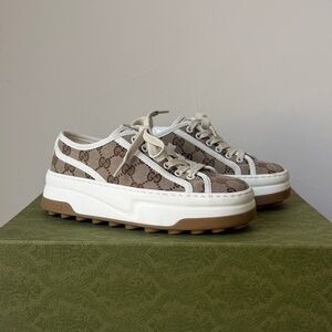 Gucci Women's Tan and White Sneakers